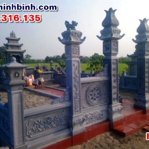 Khuôn viên khu lăng mộ đá KLM 074