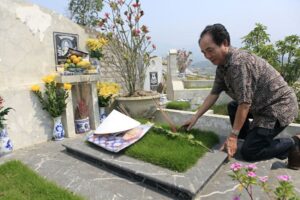 Ngày tảo mộ trước Tết nguyên đán là cách để con cháu thể hiện lòng hiếu kính