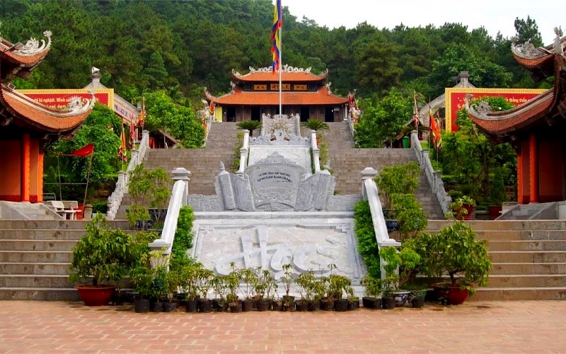 Cuốn thư đá và chiếu đá tại Đền Thờ Nguyễn Trãi CHí Linh Hải Dương