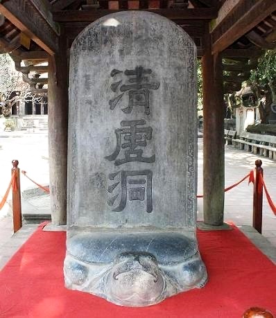 Bia đá "Thanh Hư Động" chùa Côn Sơn