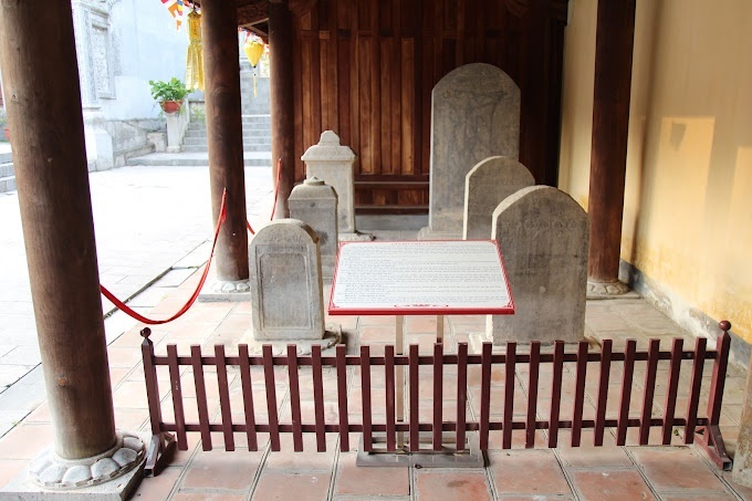 Kiến trúc bia đá tự nhiên và chân tảng đá nguyên khối của di tích Côn Sơn Kiếp Bạc