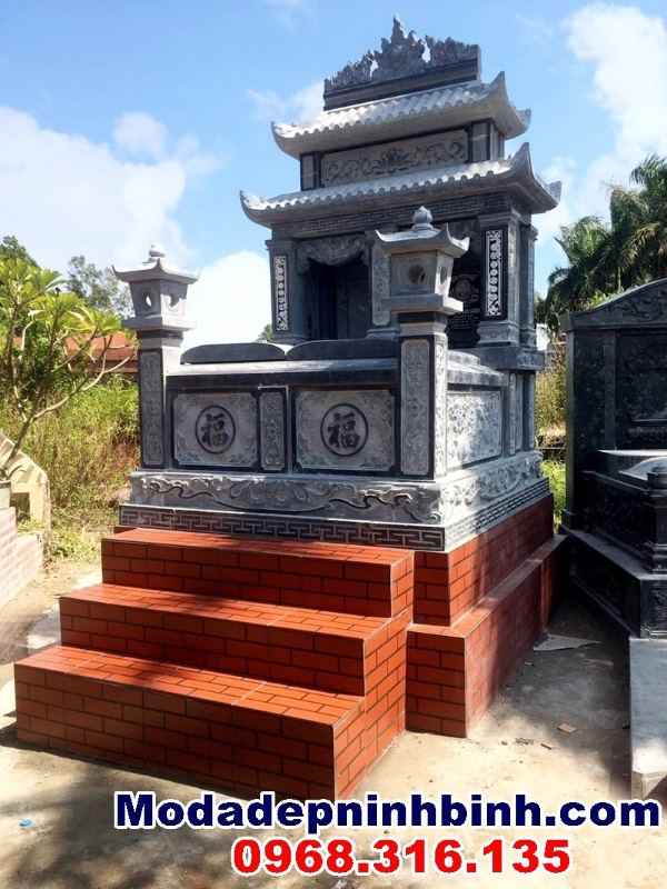 Mộ đôi đá xanh nguyên khối lắp tại Đông Anh Hà Nội cho gia đình anh Khánh ngày 15/10/2022