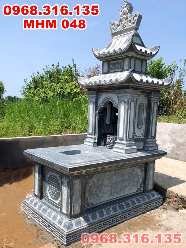 Mộ đá xanh rêu hai mái MHM 048 Chi Nê, Lạc Thủy, Hòa Bình