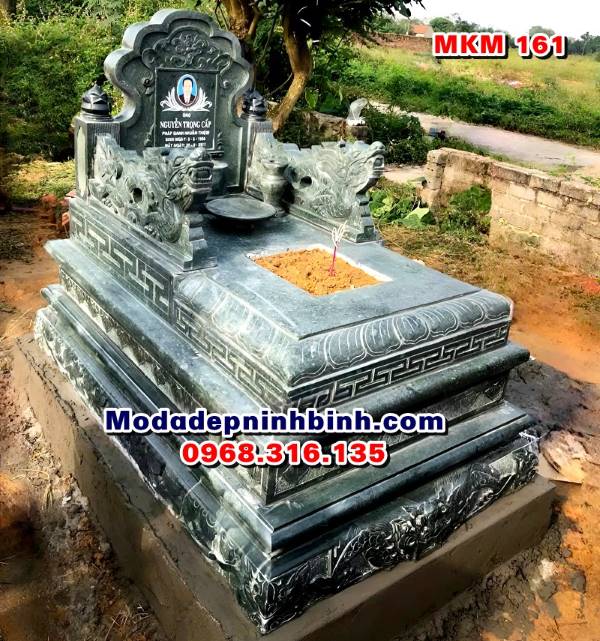 Mộ đá tam cấp hậu bành không mái đẹp MKM 161
