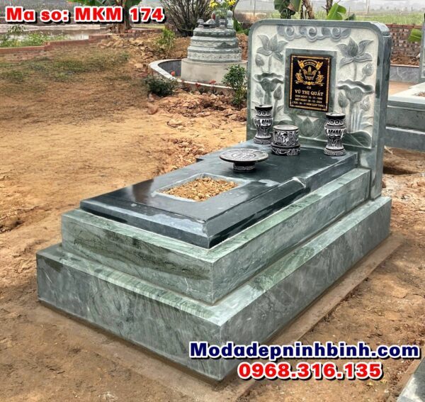 Mộ đá tam 3 cấp xanh rêu MKM 174 đơn giản tại Mê Linh Hà Nội