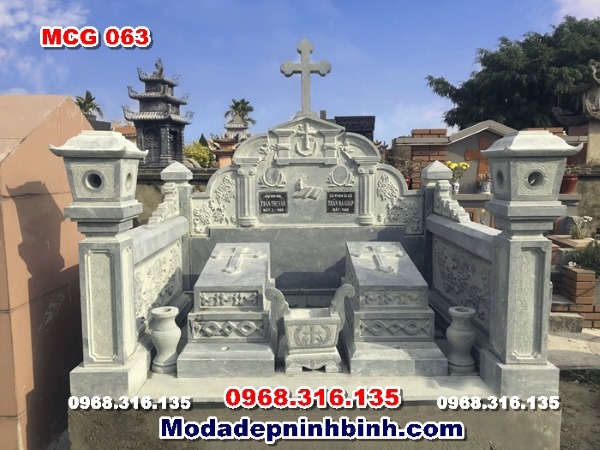 Mộ đôi công giáo xanh rêu MCG 063 lắp tại Làng Sắc Nam Định