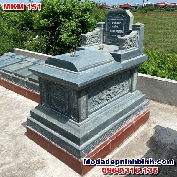 Mộ đá đơn giản đẹp hậu bành xanh rêu MKM 151