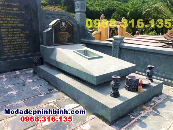 Lăng mộ đá khối xanh rêu Thanh Hóa tự nhiên nguyên khối lắp tại huyện Hòa Vang, thành phố Đà Nẵng