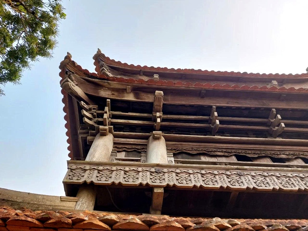 kiến trúc gỗ cổ xưa rất tinh xảo tại chùa keo