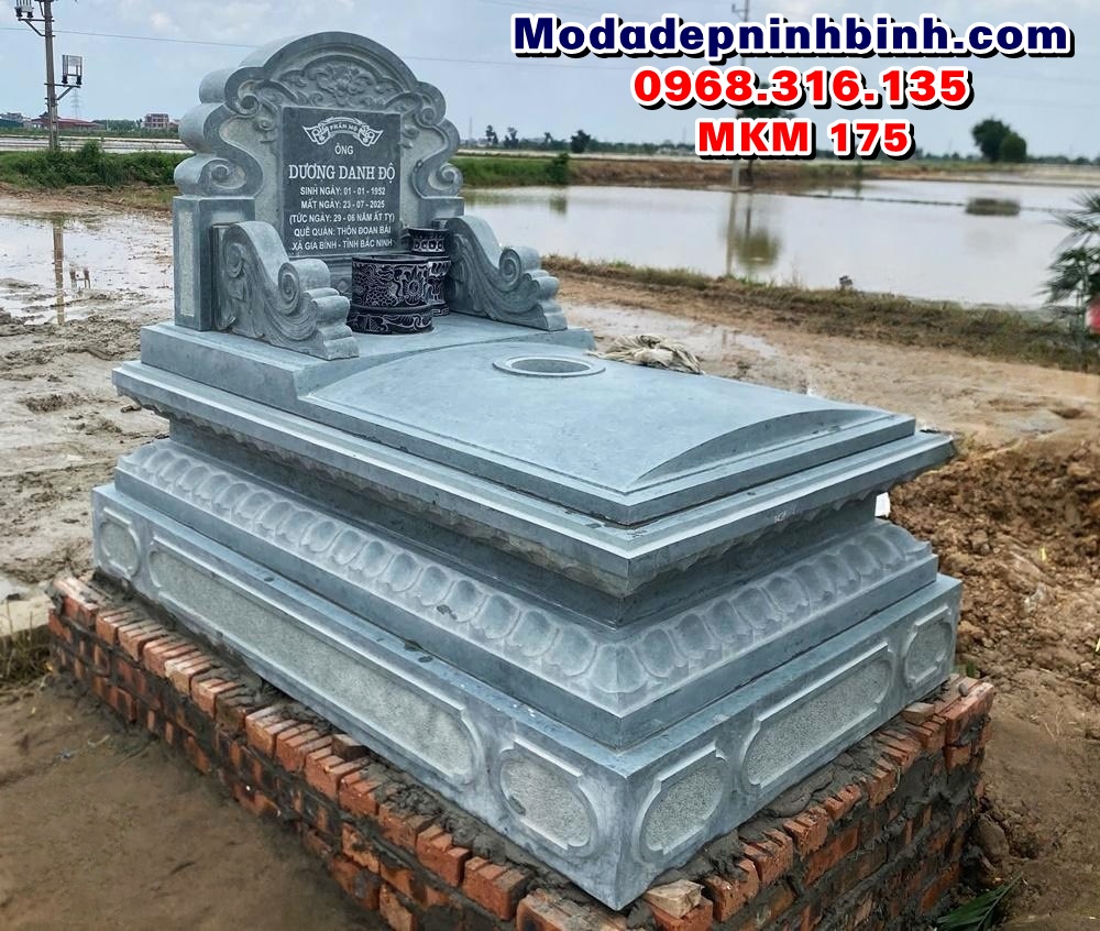 Mẫu mộ đá xanh rêu đẹp không mái tại KM 175