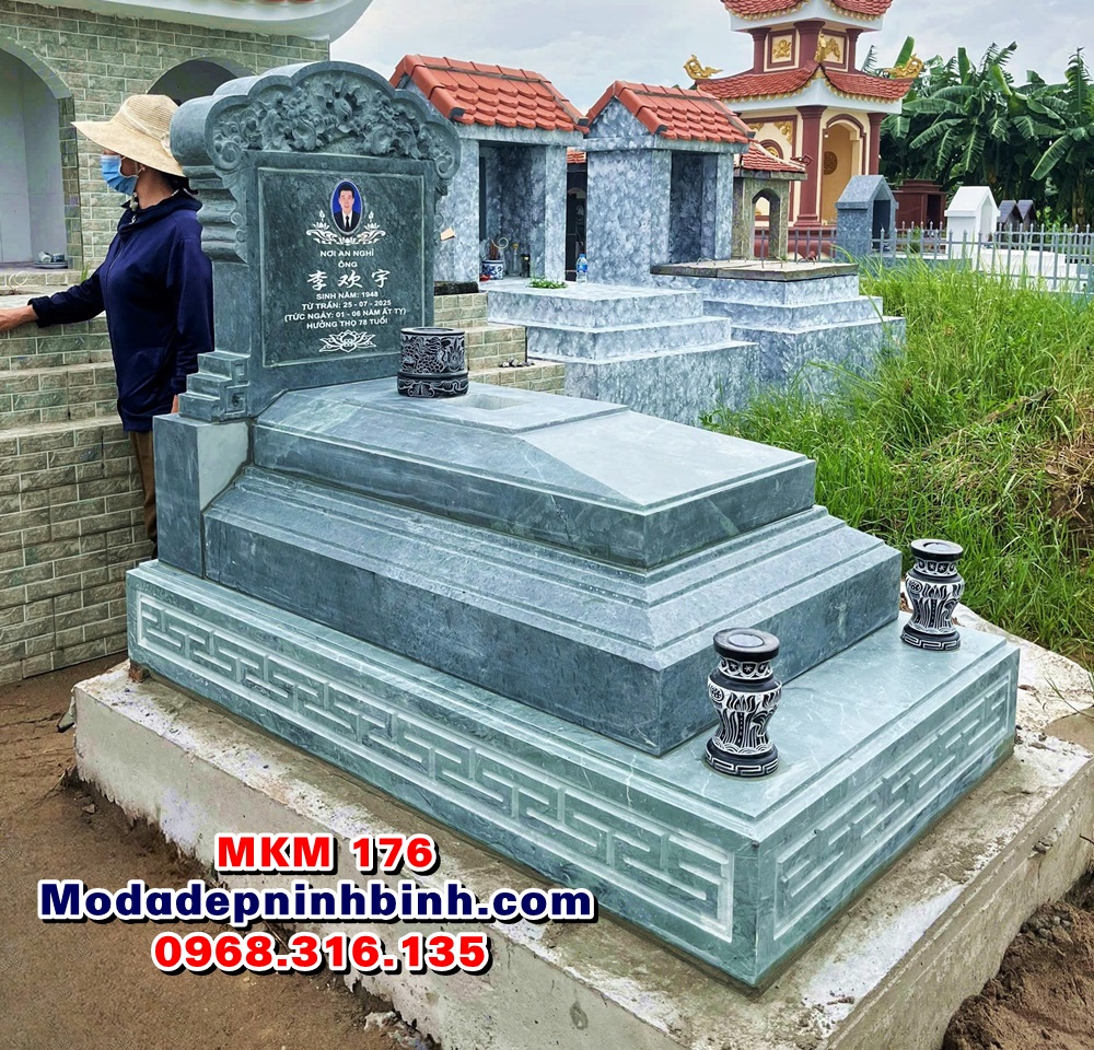 Mộ đá tam cấp xanh rêu đẹp MKM 176