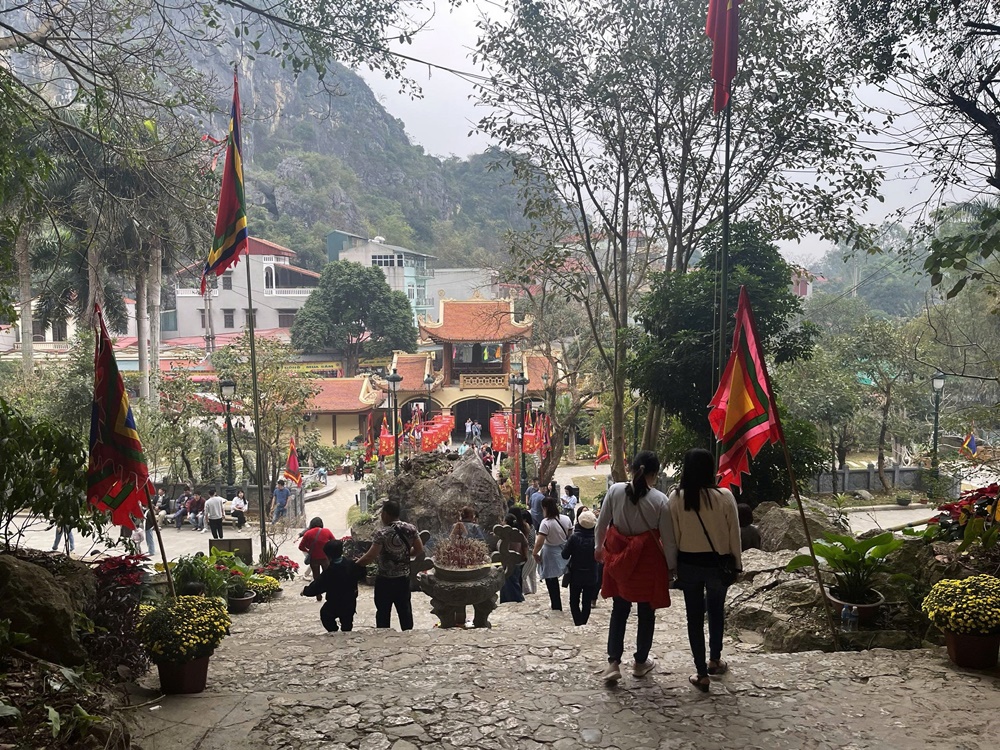 Quang cảnh lễ hội tại chùa Tam Thanh