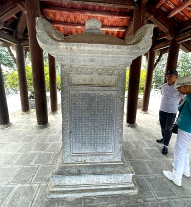 Bia đá đền thờ Quốc Tổ Lạc Long Quân Đền Hùng