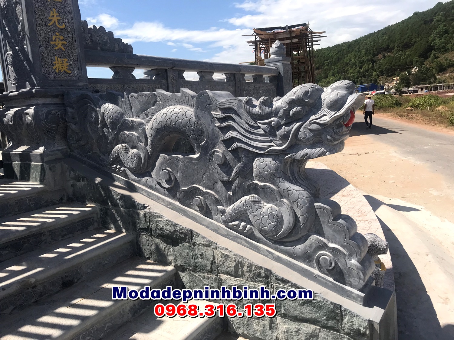 Chất liệu đá xanh đen rồng bậc thềm
