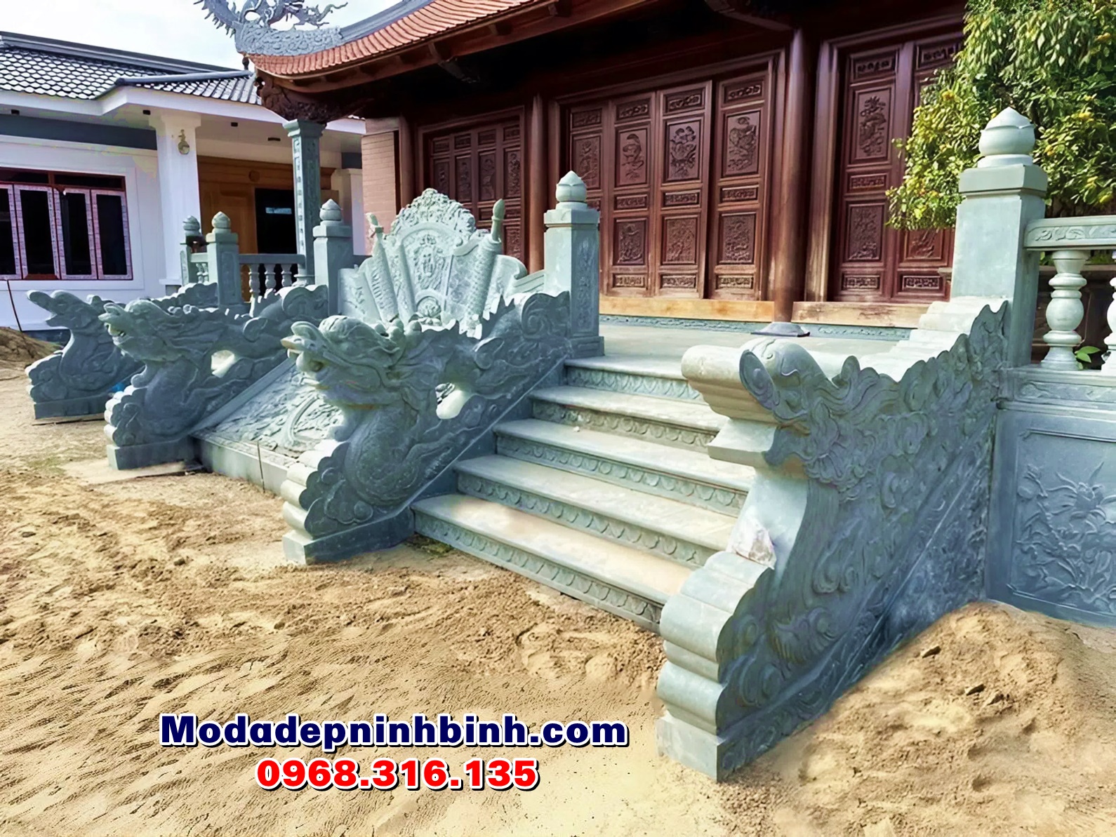 Chất liệu đá xanh rêu rồng bậc thềm