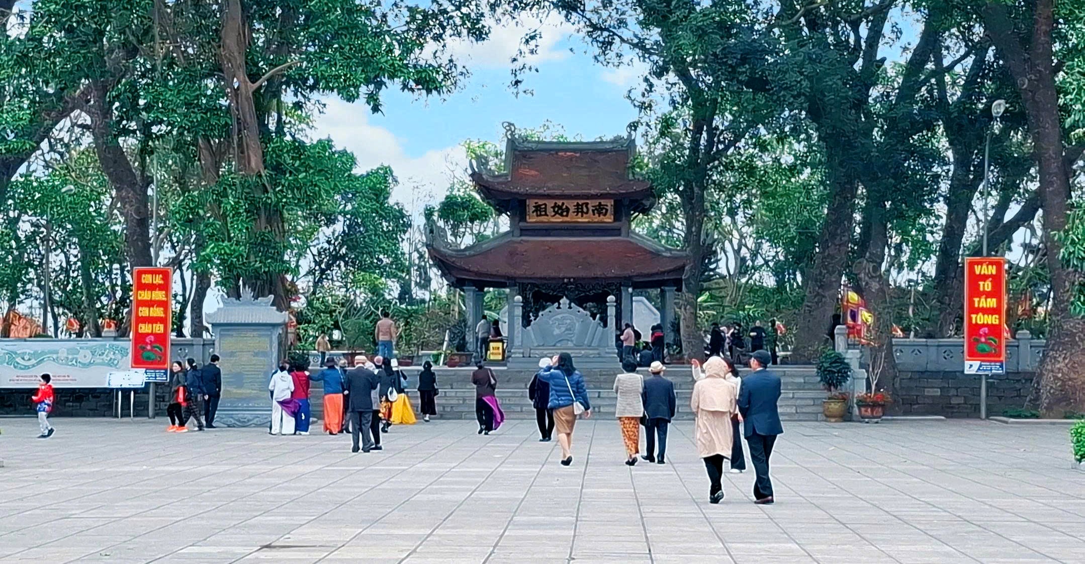 Đền Thủy Tổ Kinh Dương Vương ở đâu