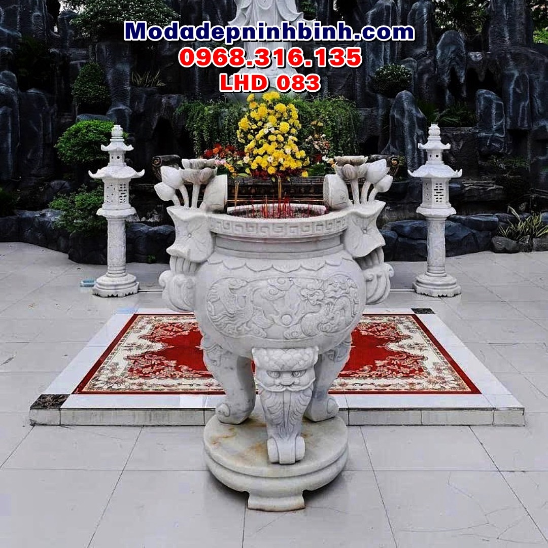 Lư hương đá trắng tại chùa Giác Lâm