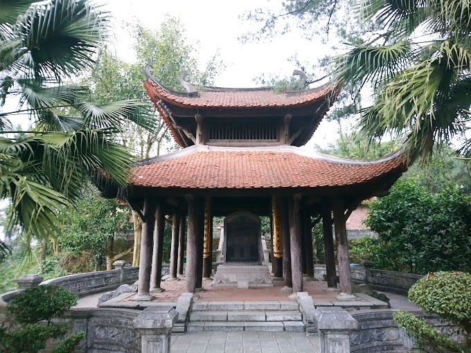 Nhà bia đền thờ Tổ Mẫu Âu Cơ Đền Hùng