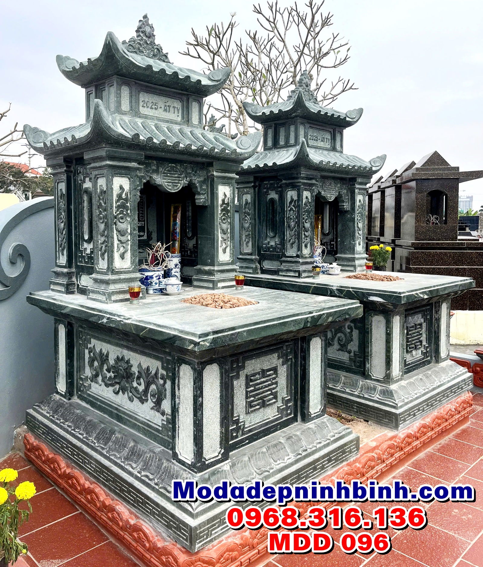 Mẫu mộ đá đôi đẹp có mái xanh rêu phun bóng MDD 096