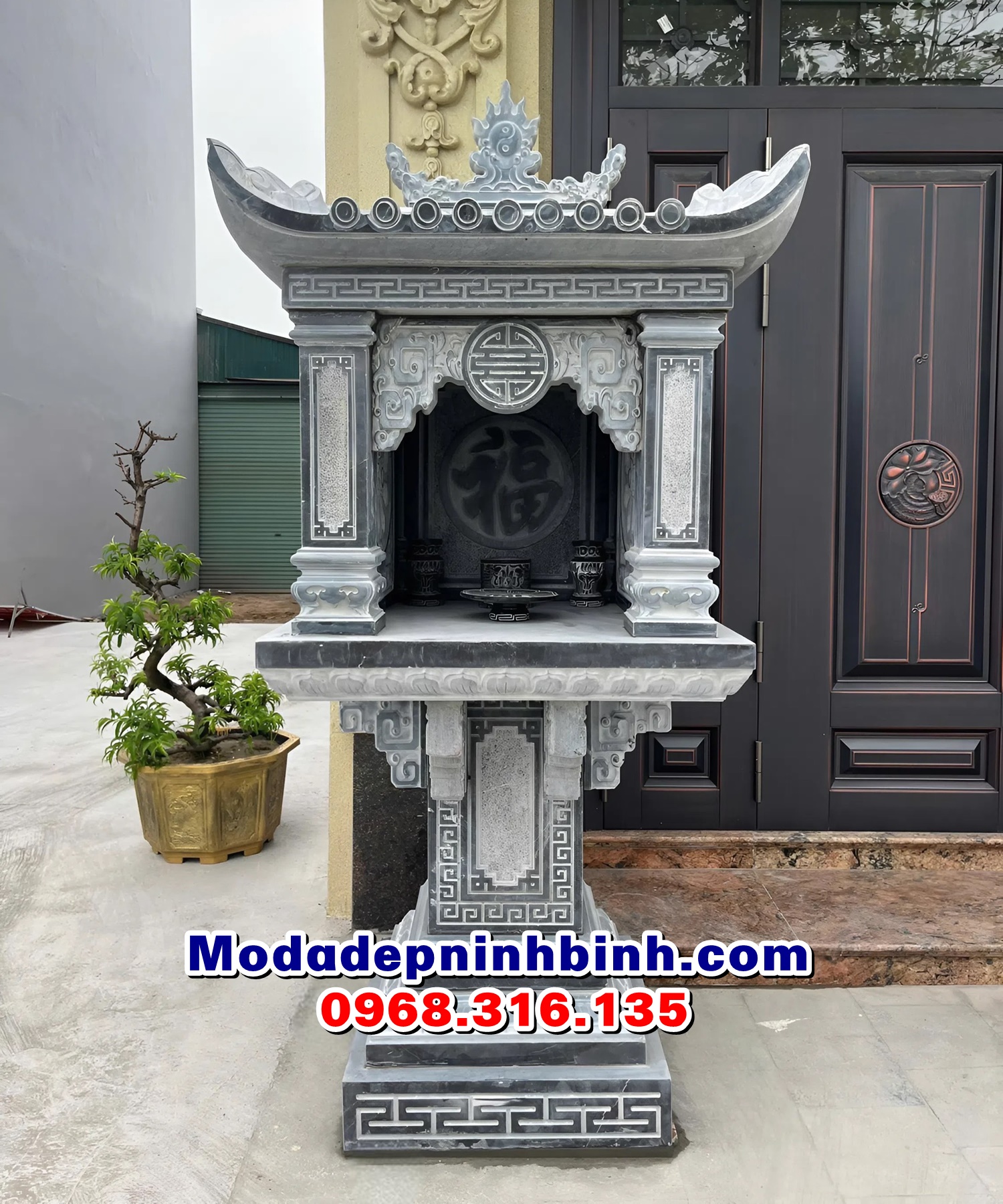 Cây hương đá ngoài trời thờ những ai