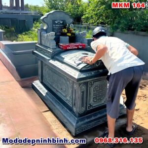 Mẫu lăng mộ đá nguyên khối đẹp MKM 164