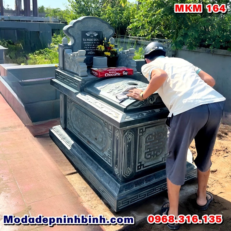 Mẫu lăng mộ đá nguyên khối đẹp MKM 164