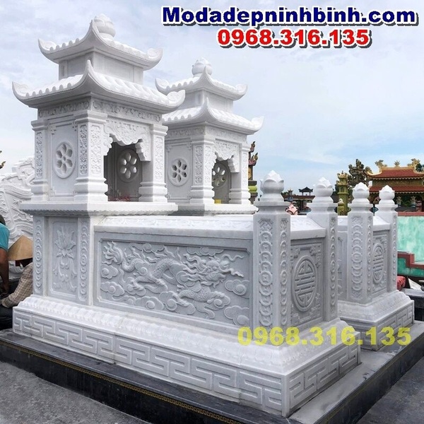 Mộ đá trắng 2 mái rất được ưa chuộng để làm mộ phần cho người trẻ tuổi mất sớm