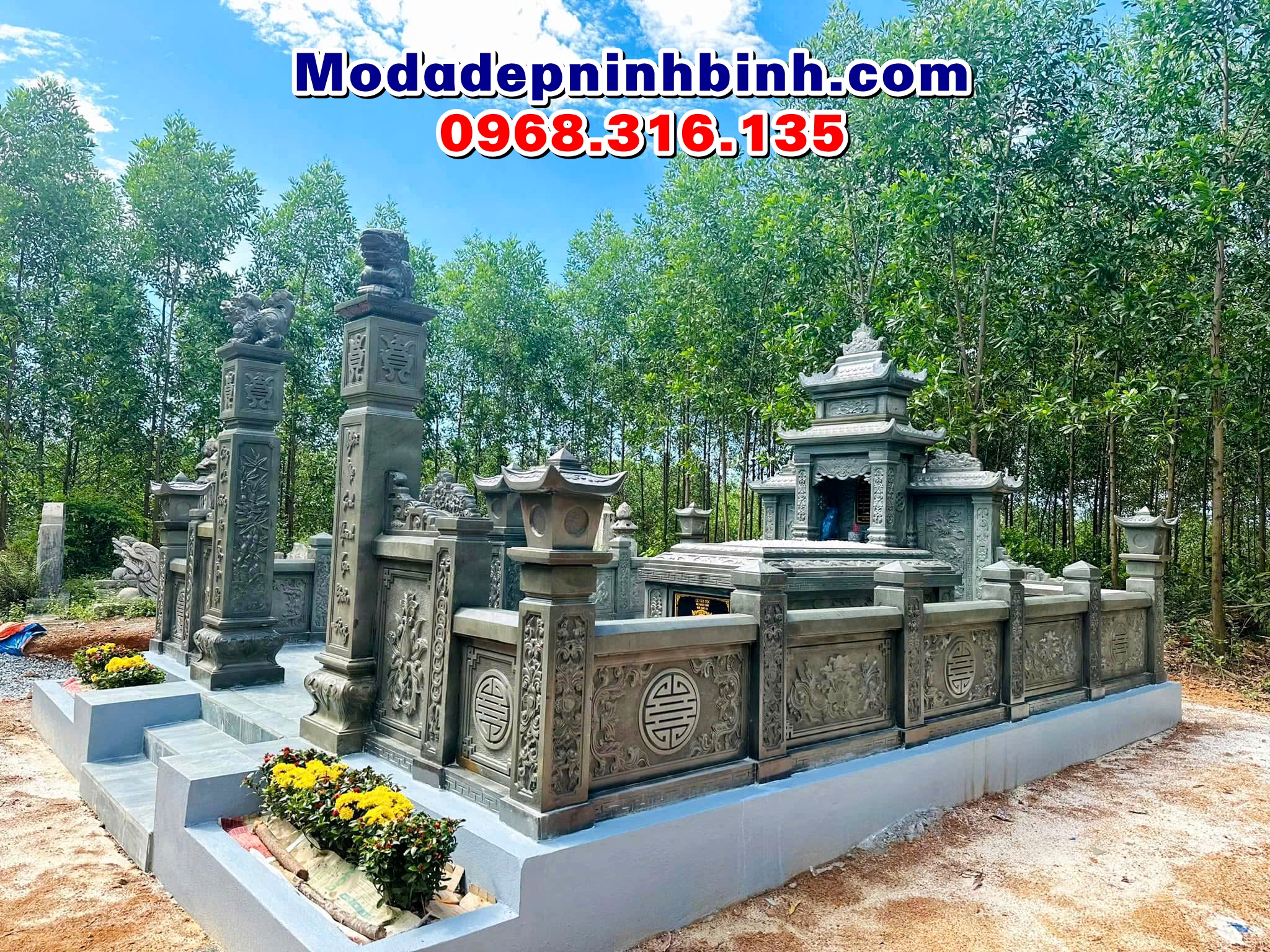 khu lăng mộ đá xanh rêu tự nhiên