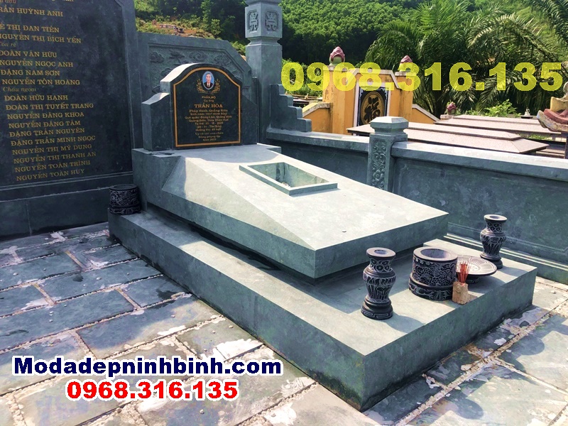 Lăng mộ đá xanh rêu Thanh Hóa tự nhiên nguyên khối lắp tại huyện Hòa Vang, thành phố Đà Nẵng