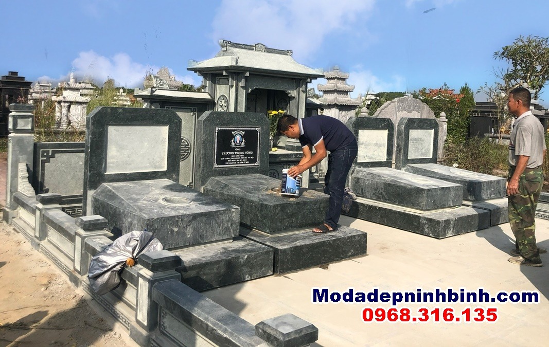 Mẫu mộ đá xanh rêu nguyên khối tại Thái Nguyên