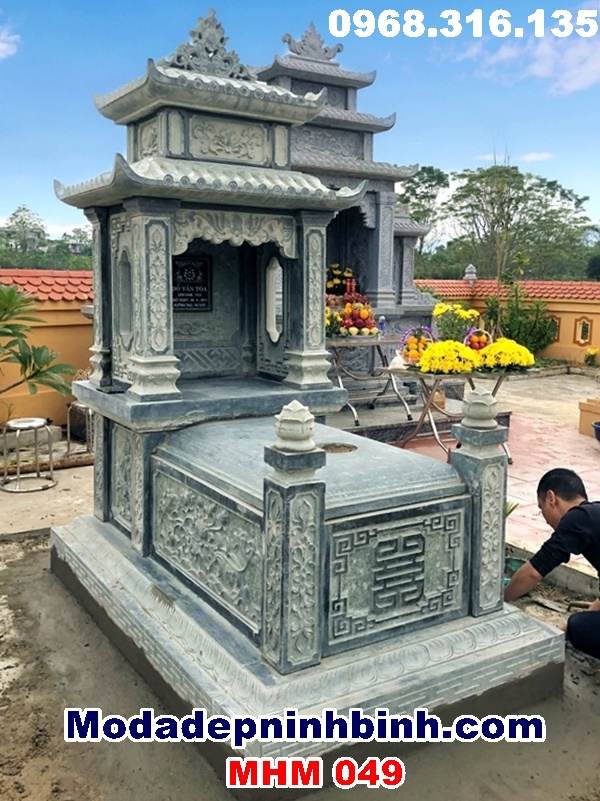 Mộ đá xanh rêu 2 mái cho gia đình anh Minh tại Tuyên Quang